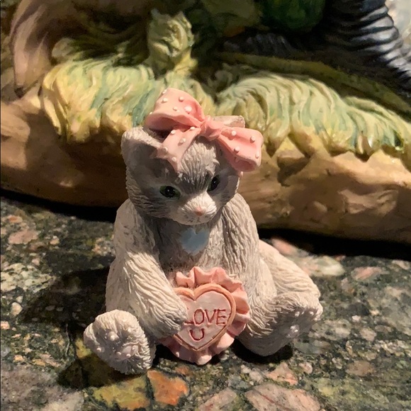 Cute Licensed Kitten Figurines - Picture 3 of 8